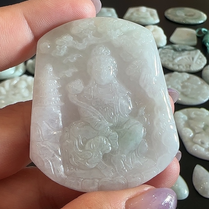 翡翠未镶嵌颈饰文殊