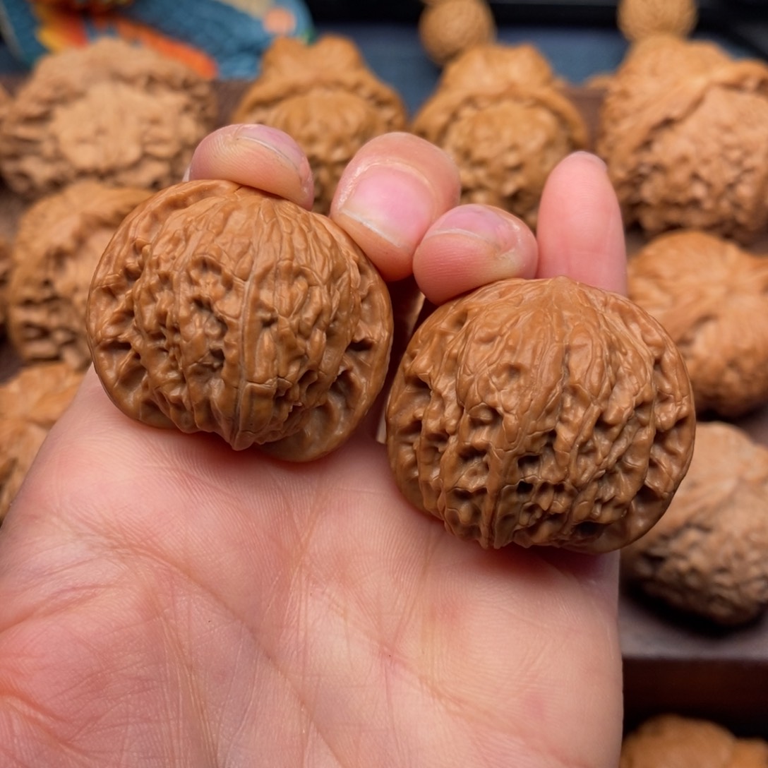 文玩核桃把件34全品，山地石子磨