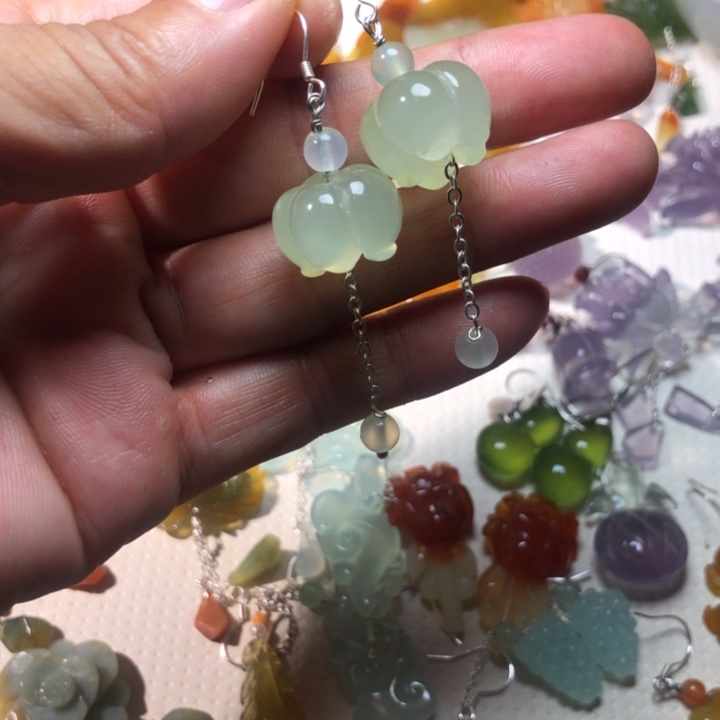 未镶嵌蛇纹石玉耳坠