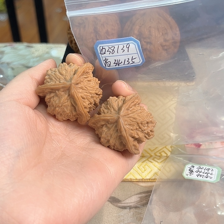 文玩核桃把件盘山三棱