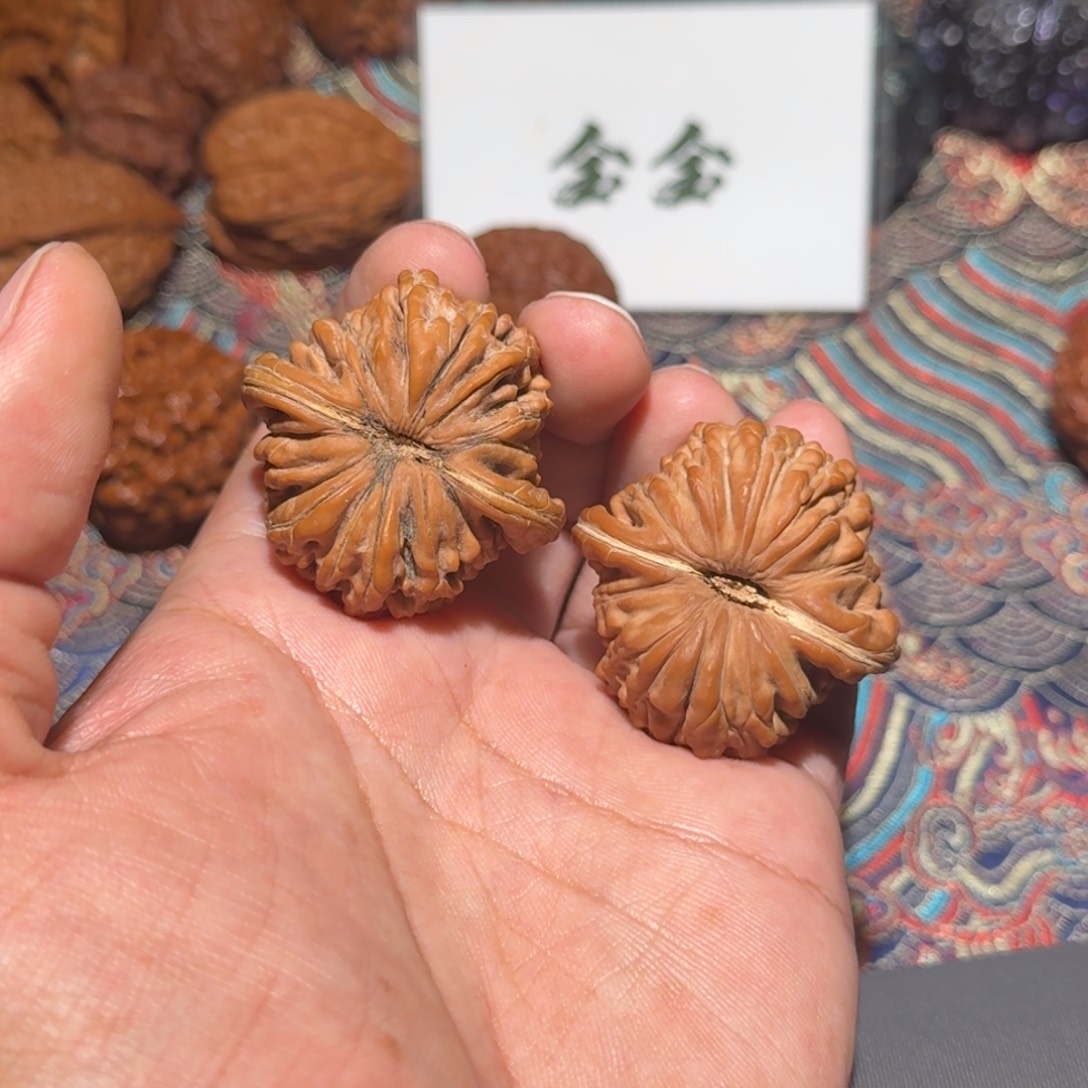 文玩核桃把件2236平谷楼，尺寸39 38 30