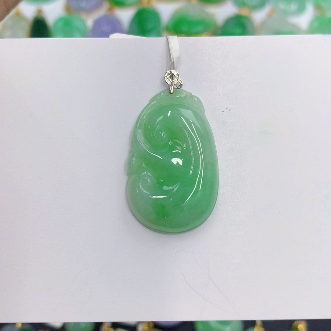 翡翠18K金镶嵌颈饰翡翠