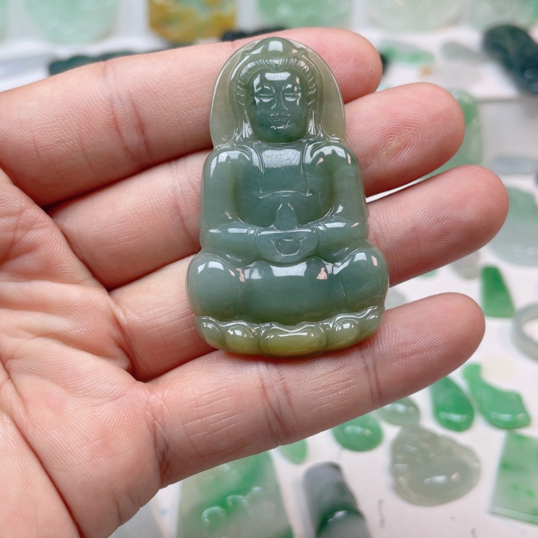 翡翠颈饰未镶嵌观音，有纹