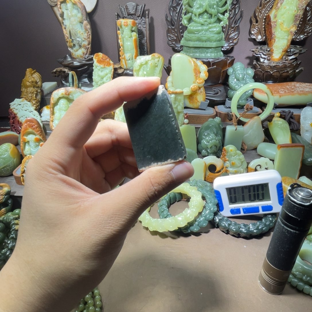 透闪石质玉手把未镶嵌天***牛