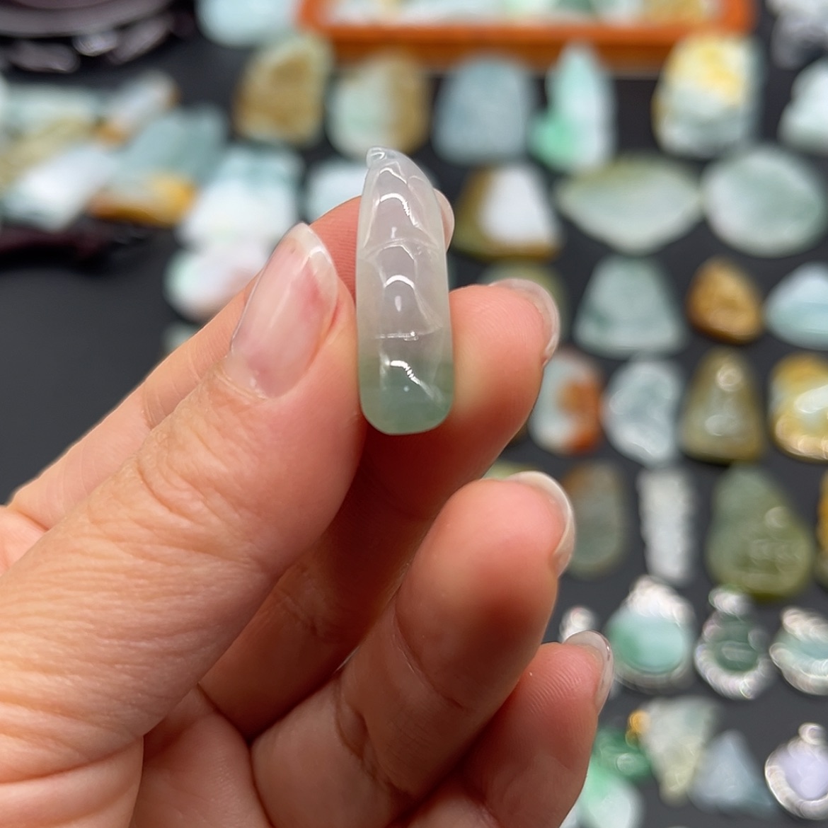 【闪购商品】翡翠颈饰未镶嵌福豆