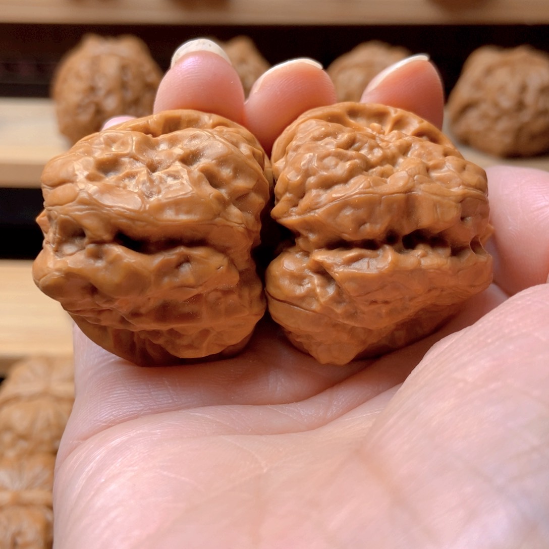 文玩核桃吊坠小**。蛤蟆头