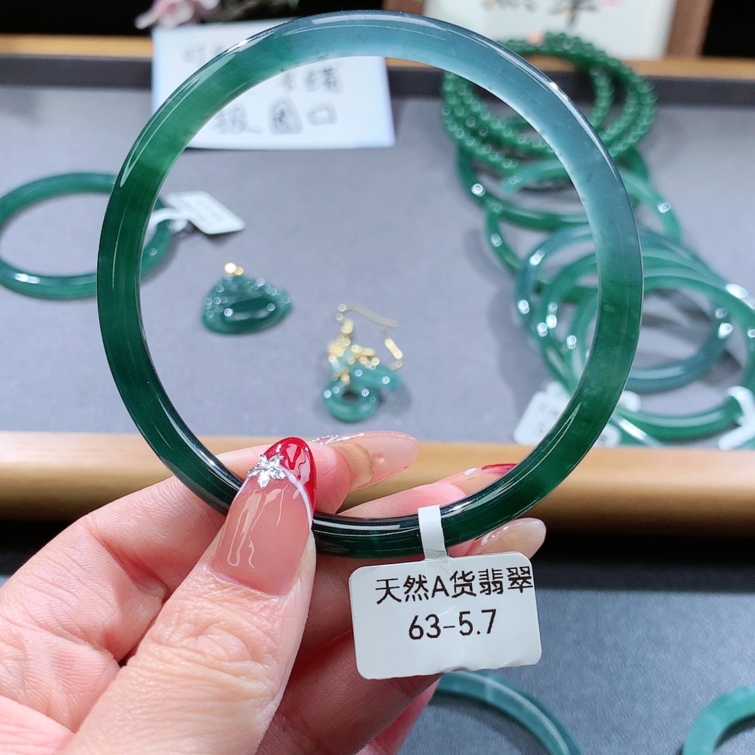 翡翠手镯（圆镯）未镶嵌