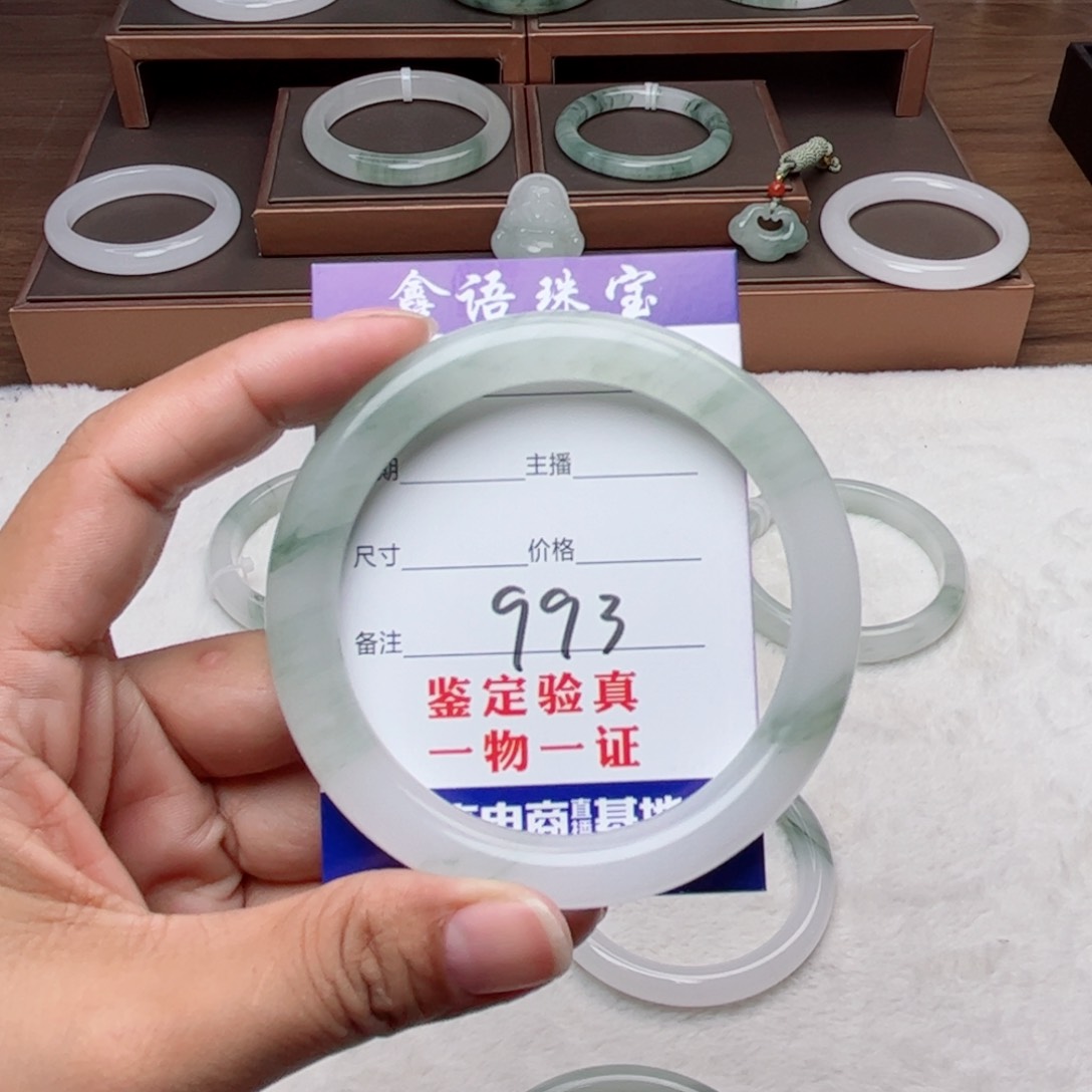 石英质玉手镯未镶嵌圆****?