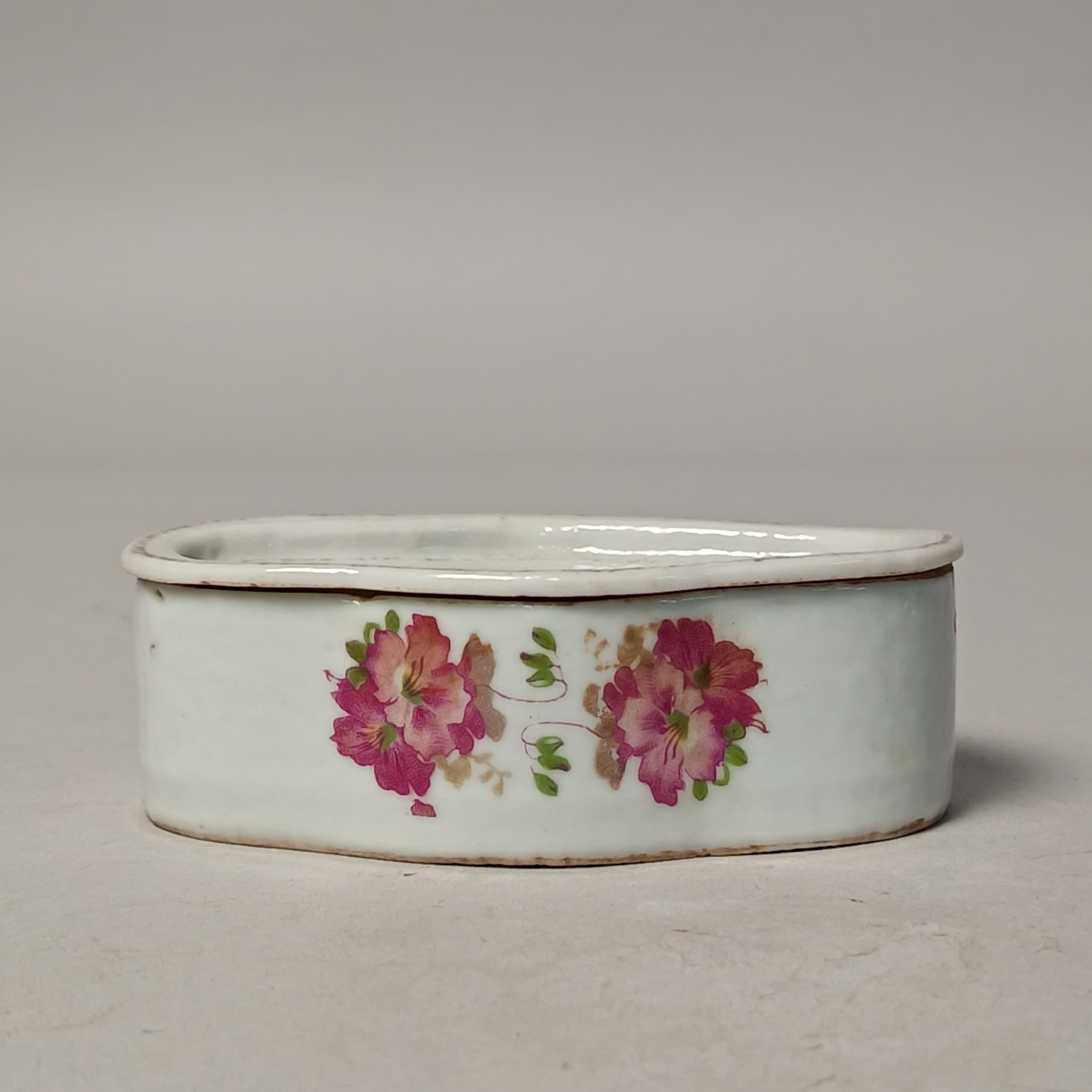 【010031024】BJ 民国 贴花花卉海棠形盖盒