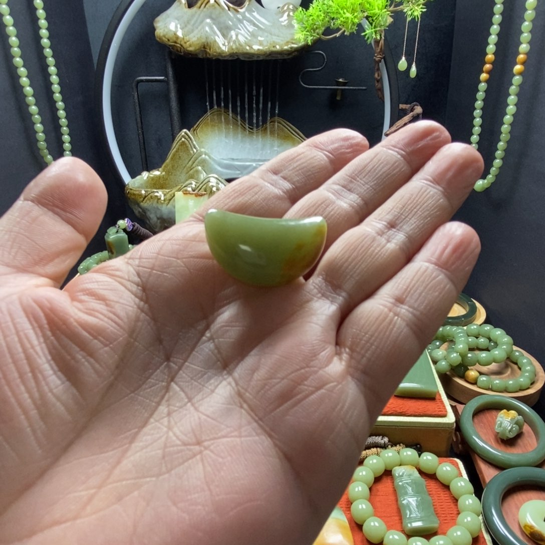 岫岩河磨玉（透闪石质玉）吊坠未镶嵌