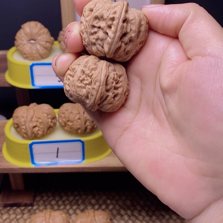 文玩核桃把件元宝