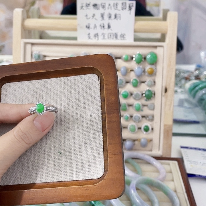 翡翠未镶嵌颈饰天然翡翠Ａ货