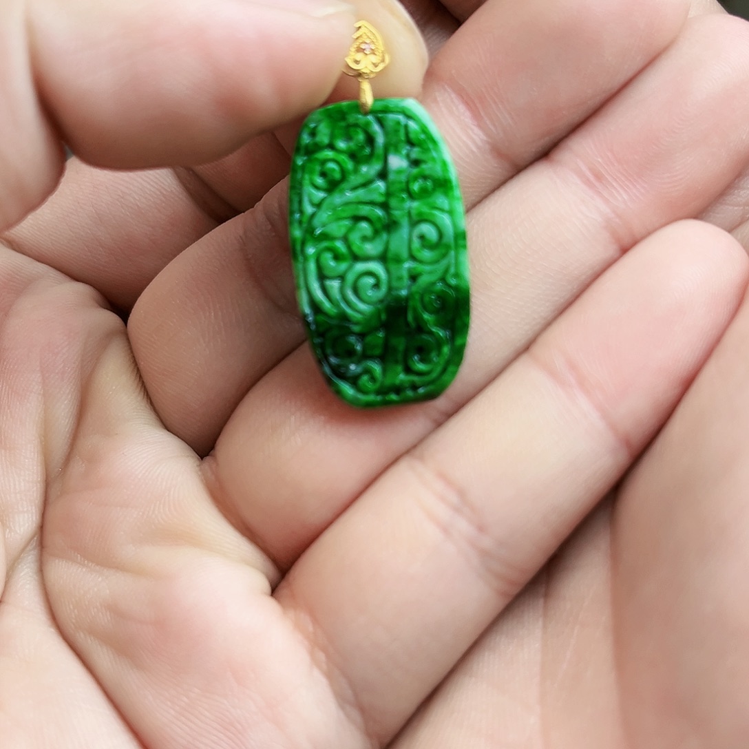 翡翠颈饰18K金镶嵌吊坠