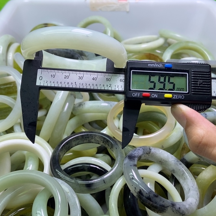 蛇纹石玉未镶嵌手镯379