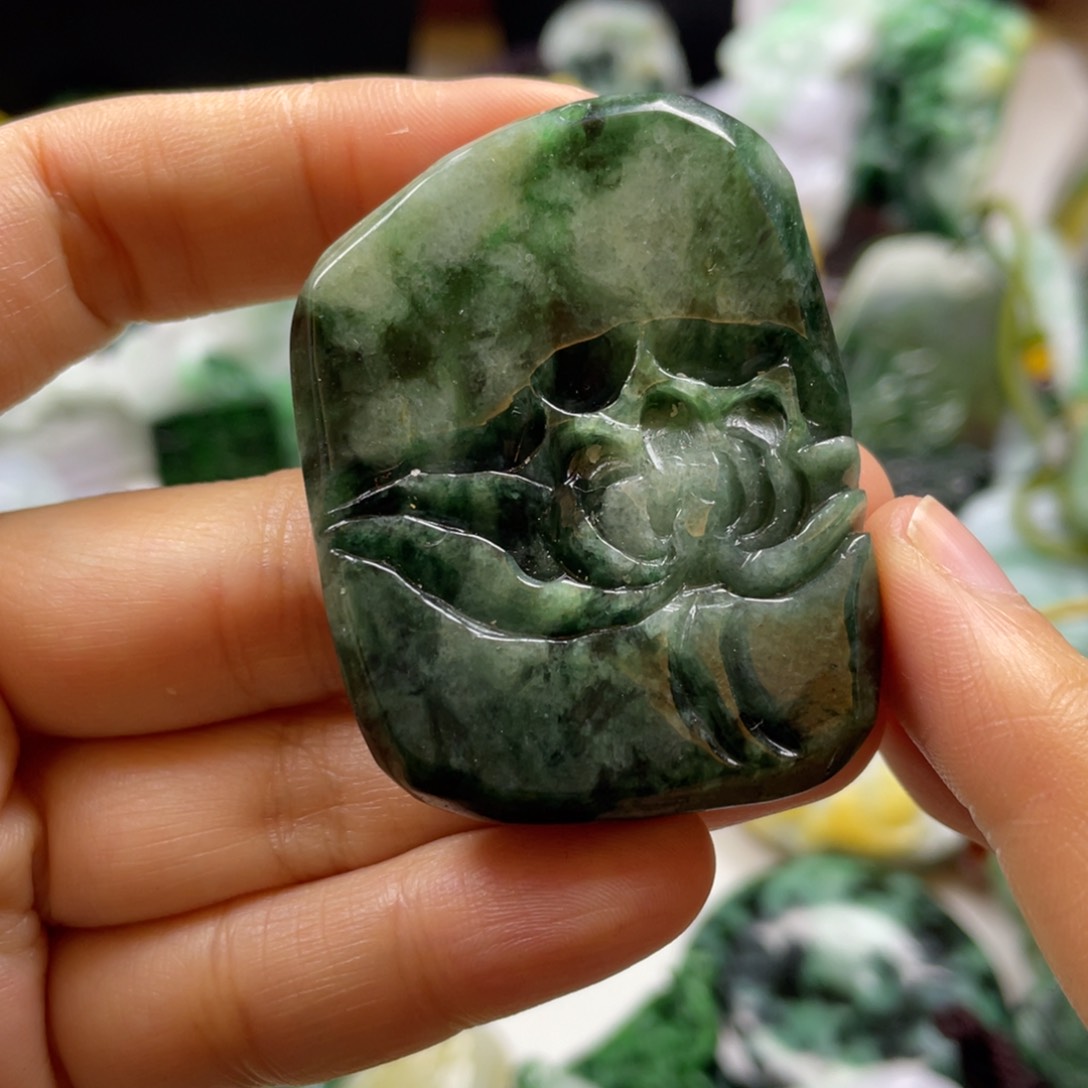 翡翠颈饰未镶嵌牌子