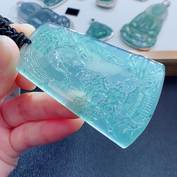 翡翠颈饰未镶嵌翡翠