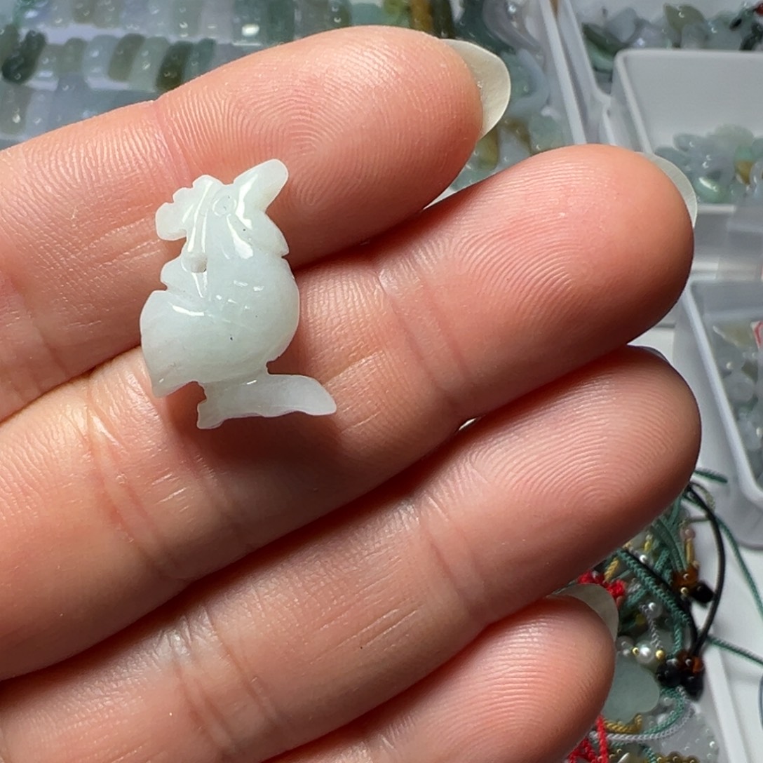 翡翠未镶嵌颈饰鸡吊坠一个9.99