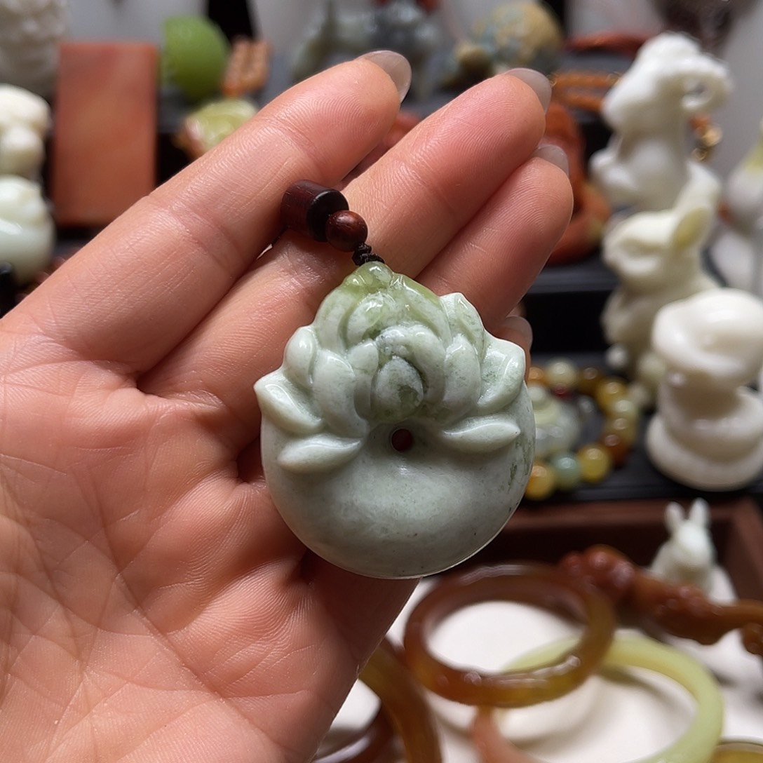 蛇纹石玉手把件未镶嵌