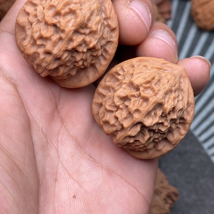文玩核桃把件瓷娃娃