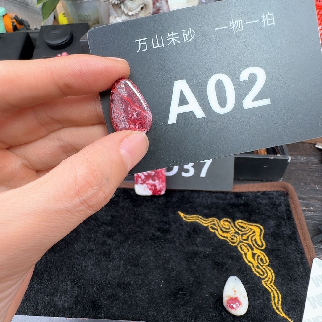 天然辰砂原矿原石朱砂吊坠