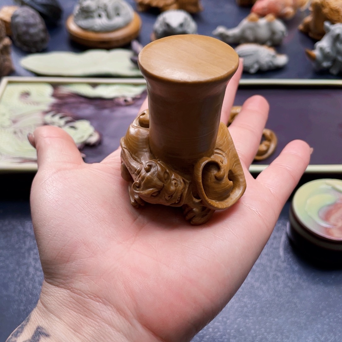 螭龙盖置手工雕刻