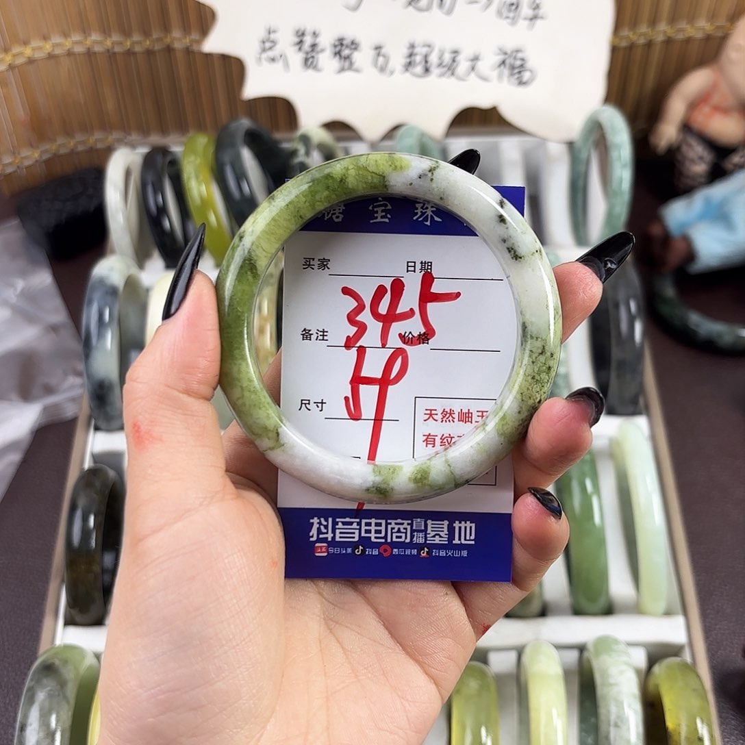 蛇纹石玉手镯未镶嵌莉**的