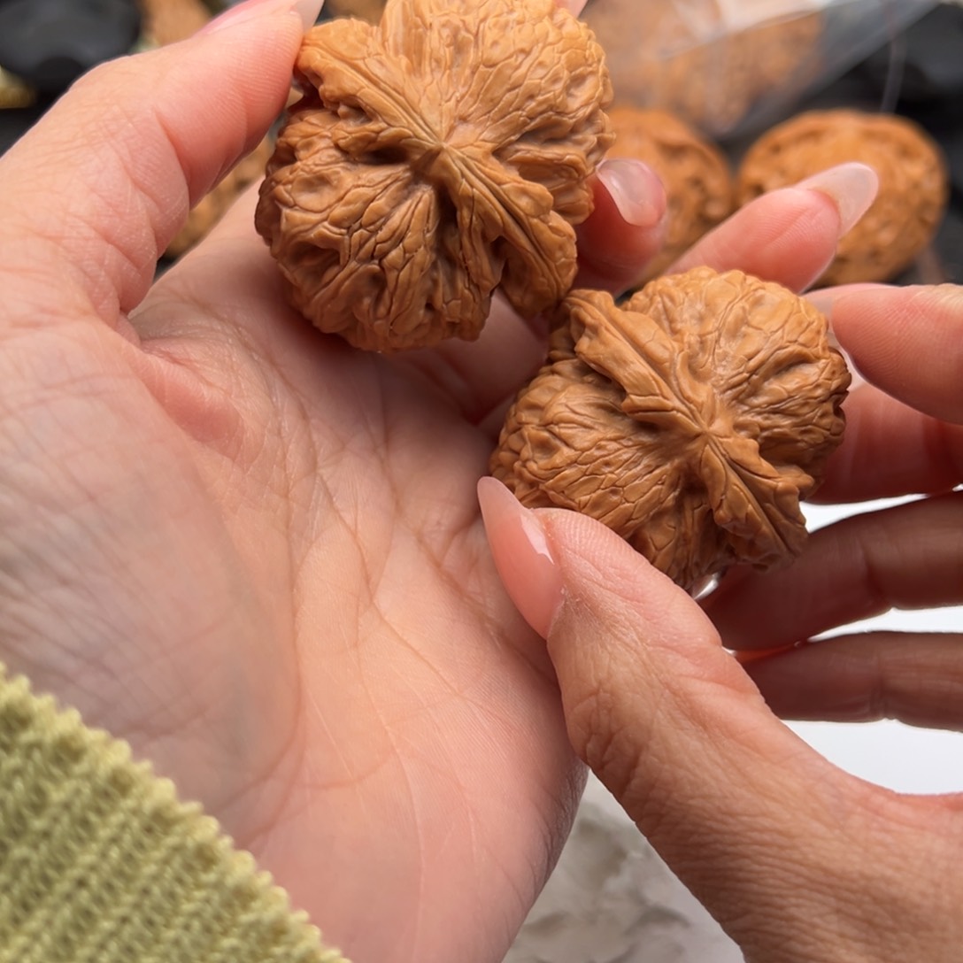 文玩核桃把件红锦鲤47