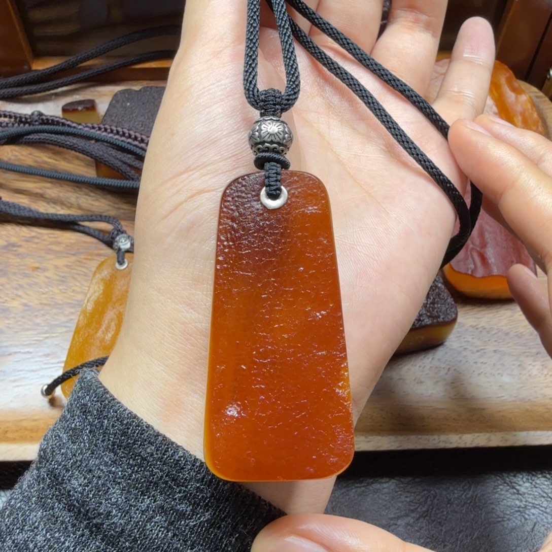 琥珀未镶嵌吊坠(赠链)