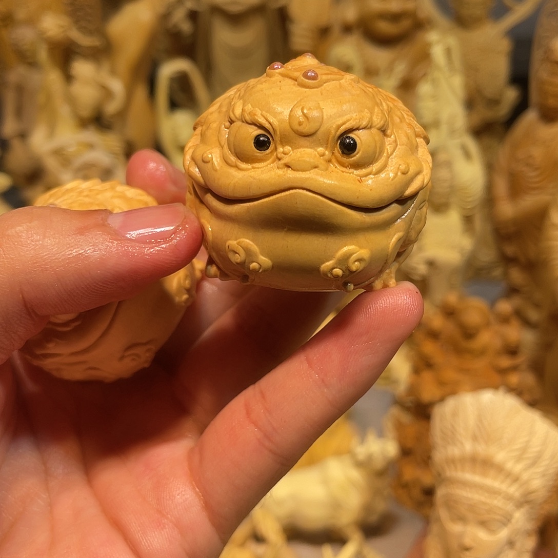 黄杨木小瑕疵金蟾一对