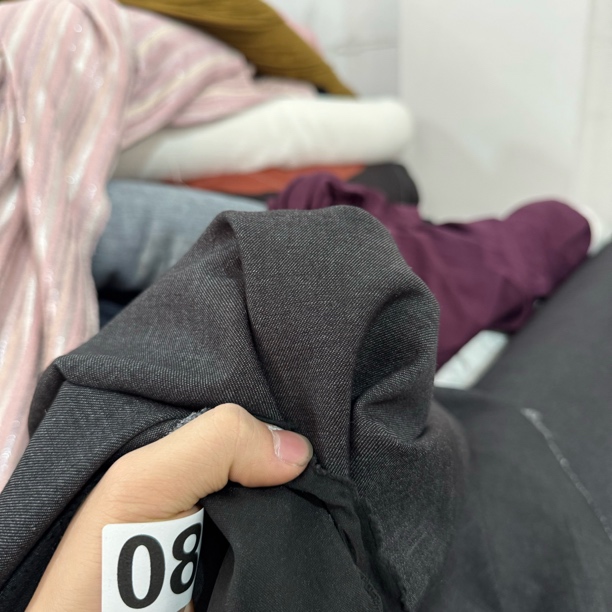 82  TR牛仔面料加衬牛仔里面加了TR让它不会皱巴巴3米价