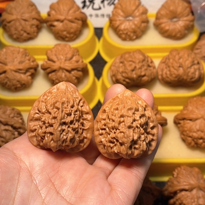 文玩核桃把件紫金山 精对34 32