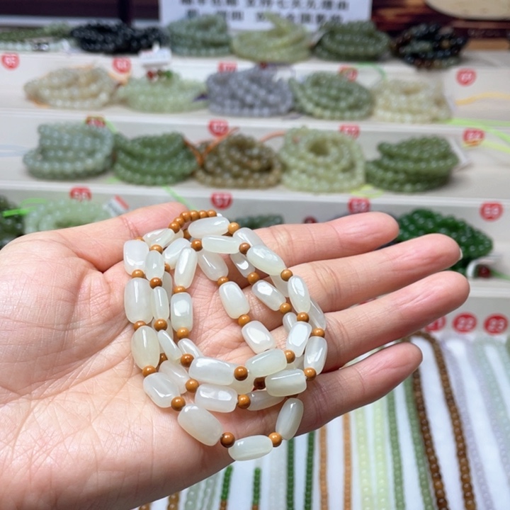 和田玉颈饰未镶嵌