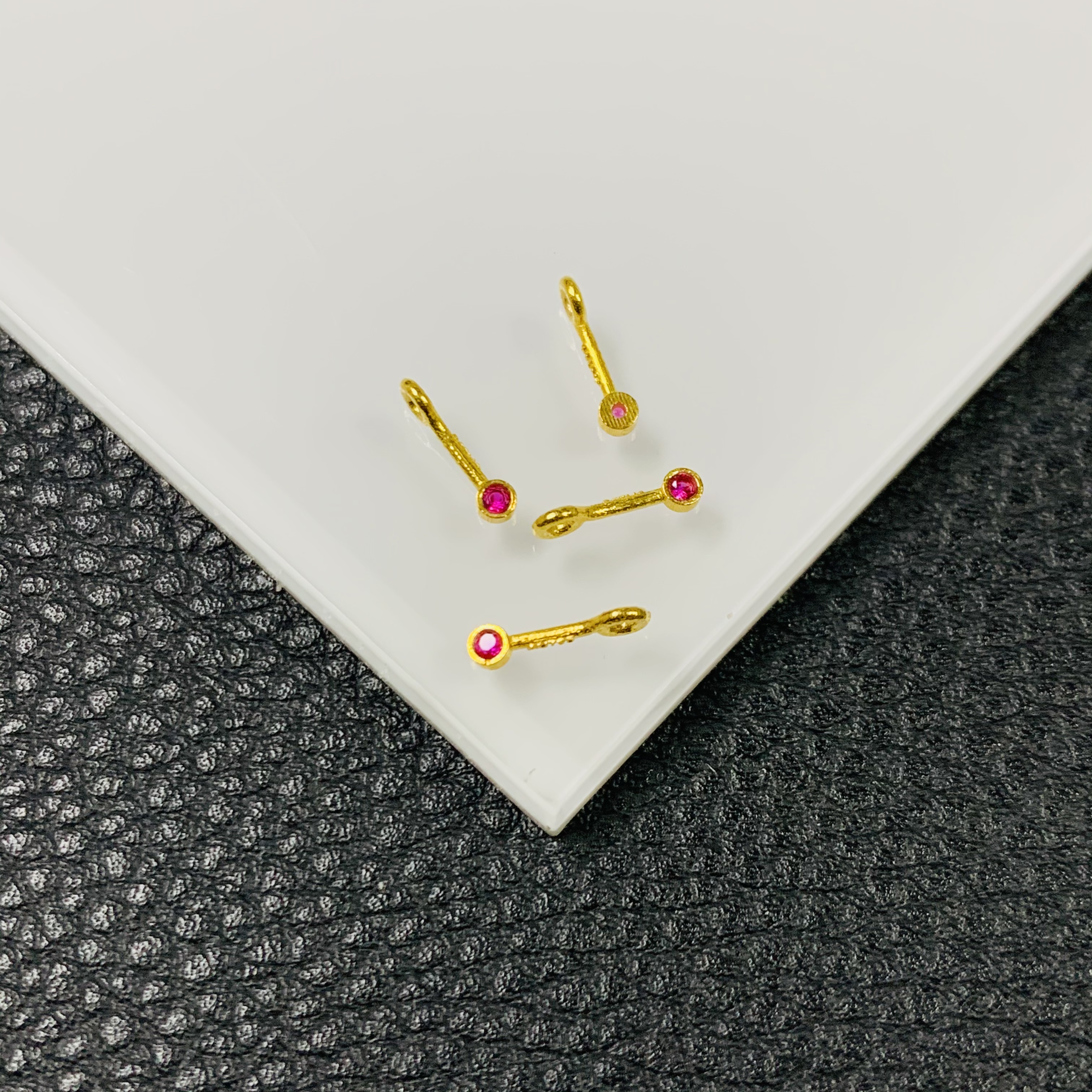 「戴琴珠宝」YZ4591-18K金8mm左右红色配件-XZZ（多样性发其一）