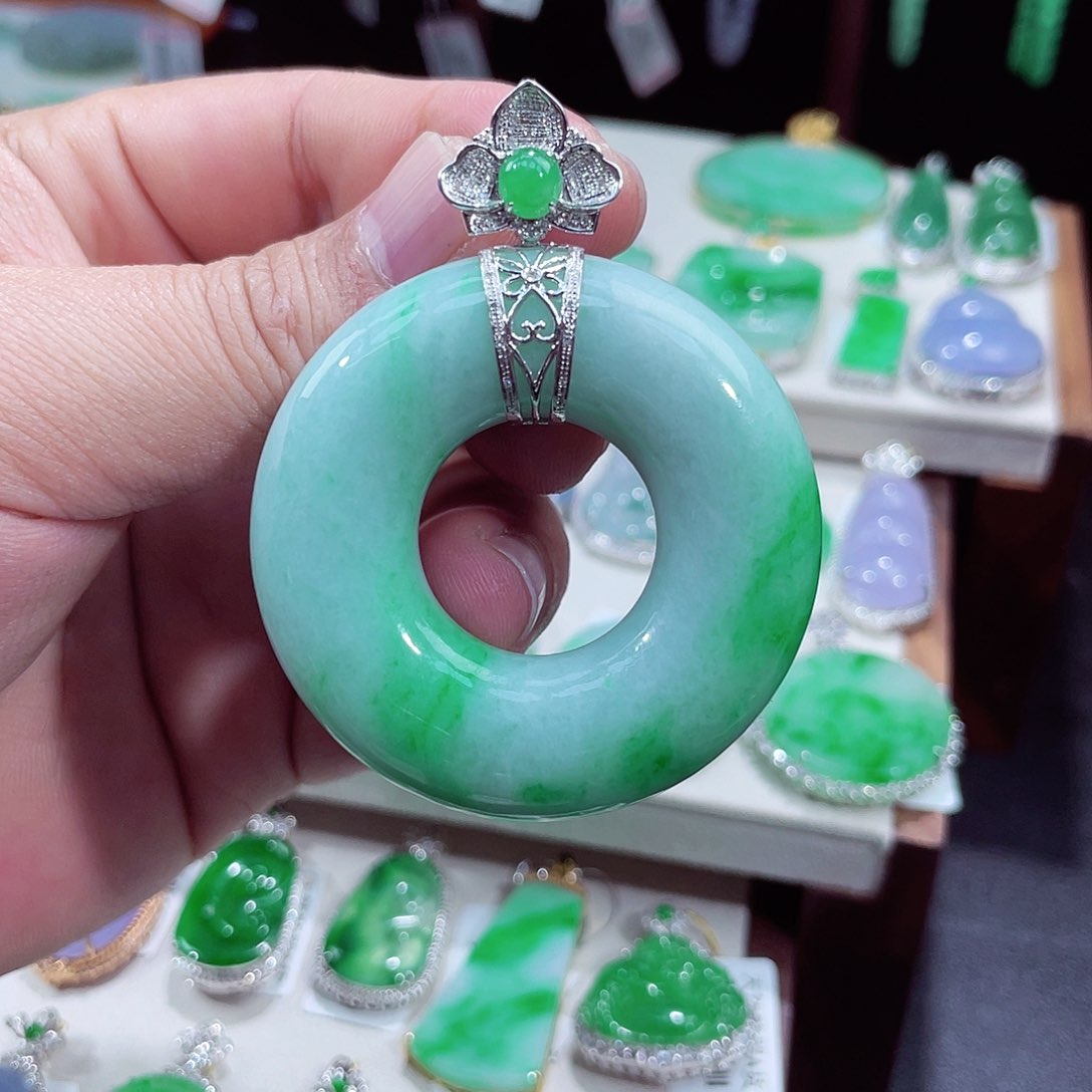 翡翠吊坠(不含链)18K金镶嵌