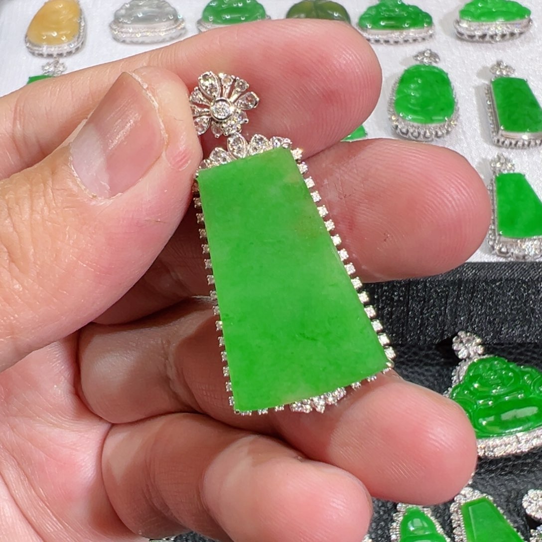 【闪购商品】翡翠吊坠(不含链)18K金镶嵌