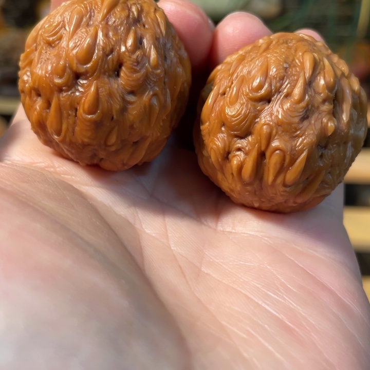 M***灰文玩核桃把件编号699