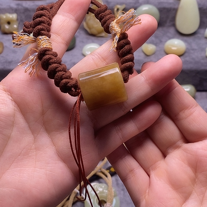 大***谜和田玉（糖玉）未镶嵌颈饰