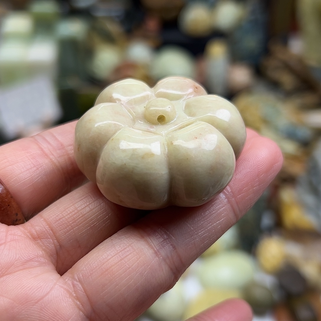 岫玉未镶嵌颈饰辽阳粉南瓜有点纹不扣