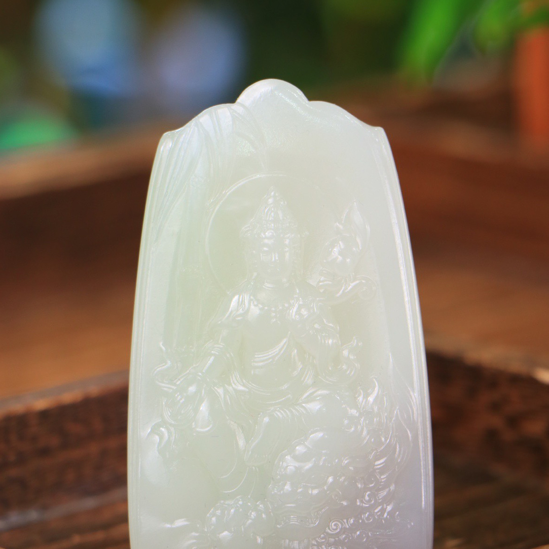 新疆和田玉烟紫观音玉质细腻精工雕琢观音和狮子