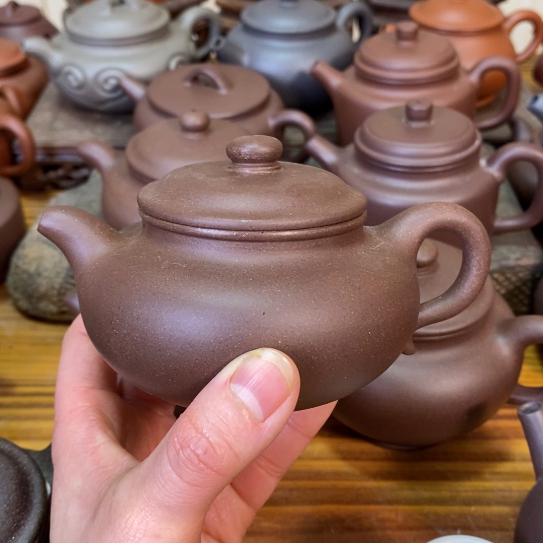紫砂茶壶 v b n n n j j