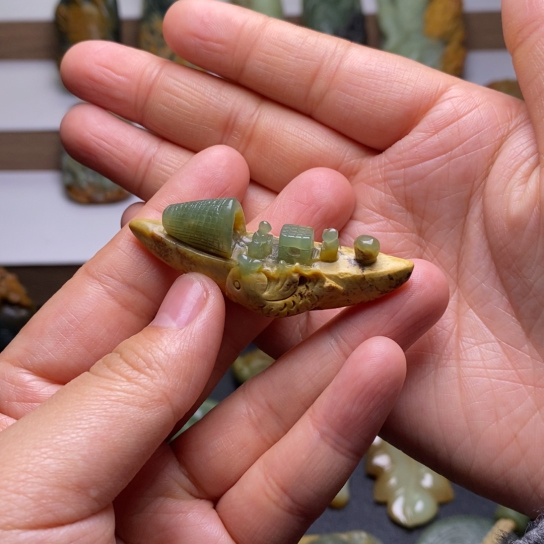 岫岩河磨玉（透闪石质玉）挂件未镶嵌?*餮