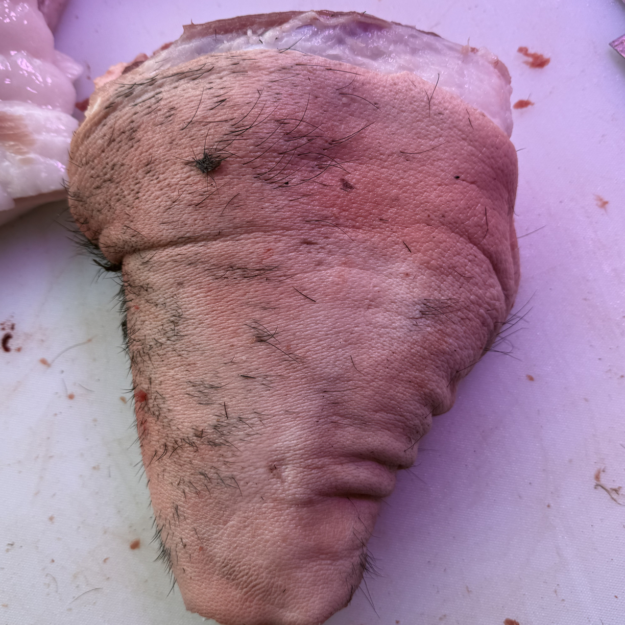 《黑毛土猪肉》鞍山农户喂养黑猪土猪精品肘子