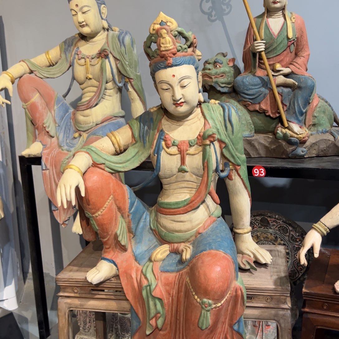 大***寨木雕彩绘观音高度1米