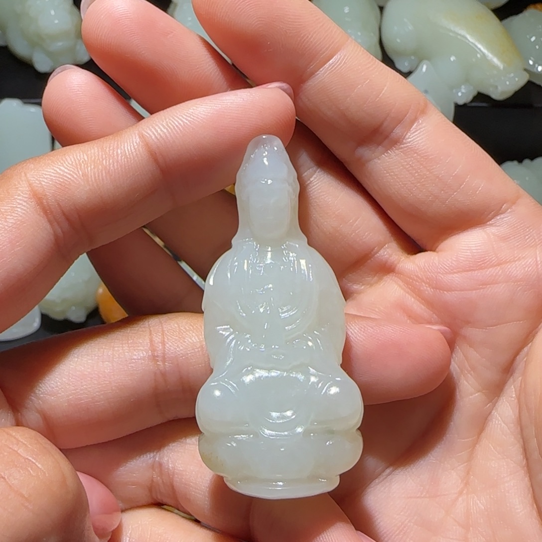 清***士和田玉未镶嵌颈饰