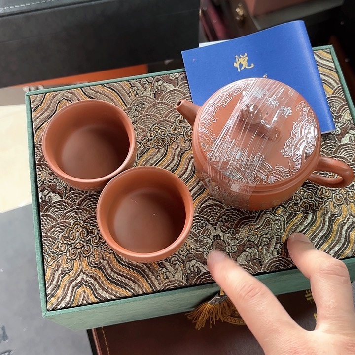 孤品茶具套装等。          