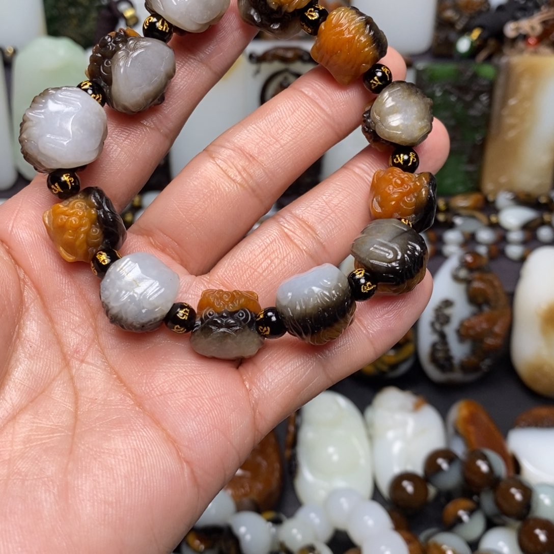 和田玉颈饰未镶嵌龙*纹