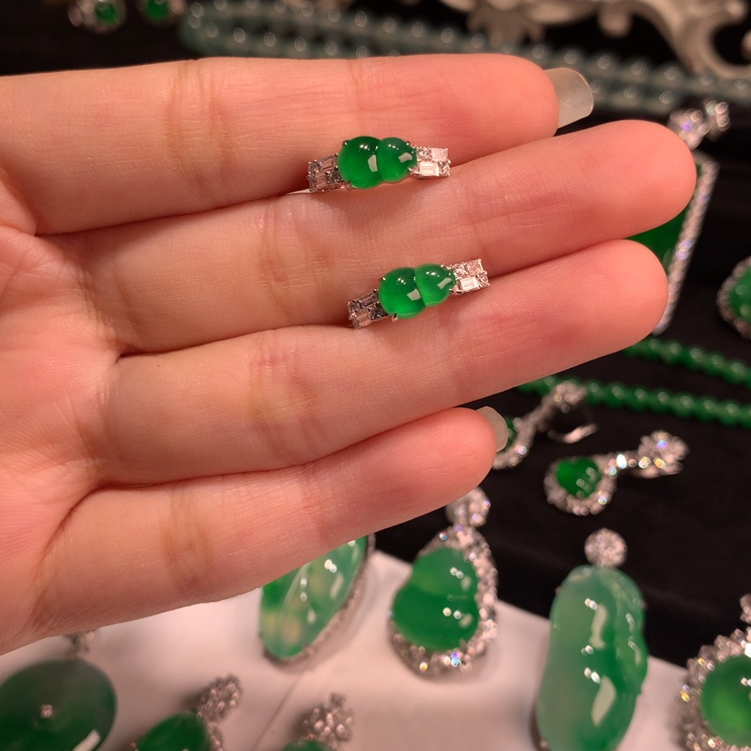 翡翠耳饰18K金镶嵌耳钉