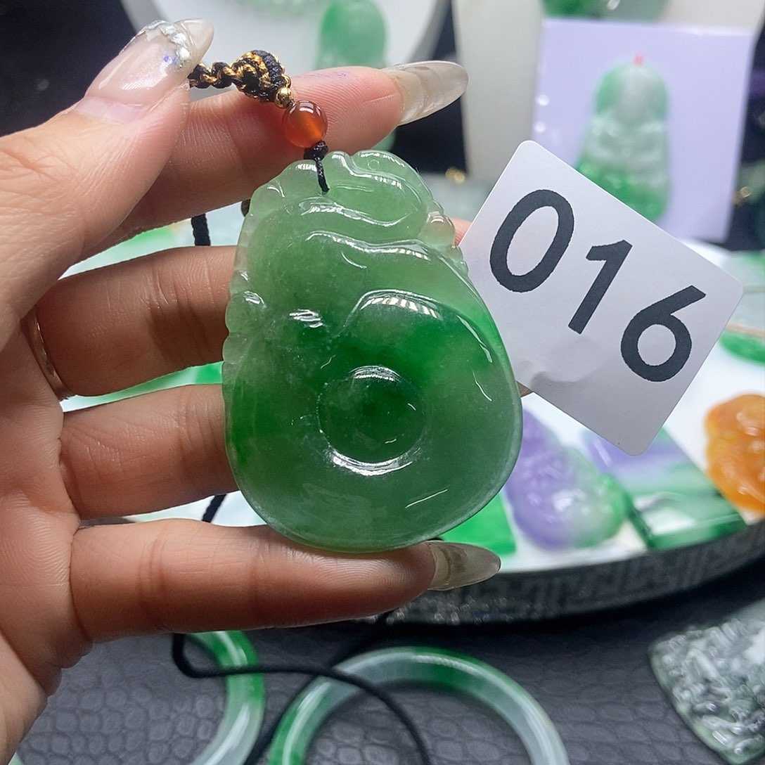 翡翠吊坠(赠链)未镶嵌