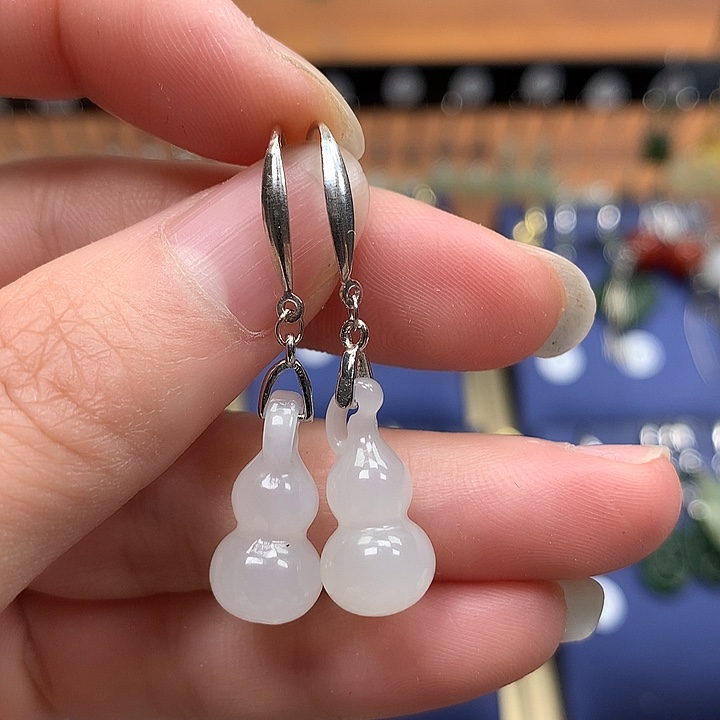 和田玉银S925镶嵌耳饰葫芦白玉18左右