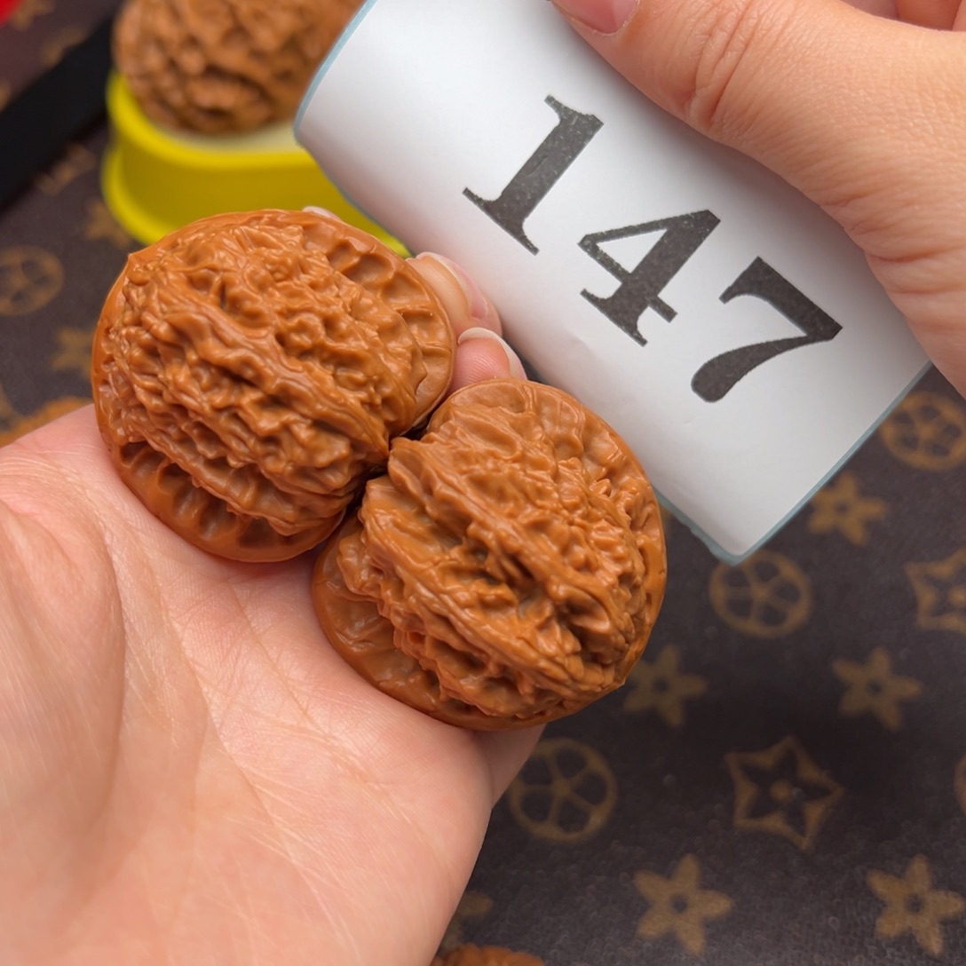 文玩核桃把件4.0白狮子147